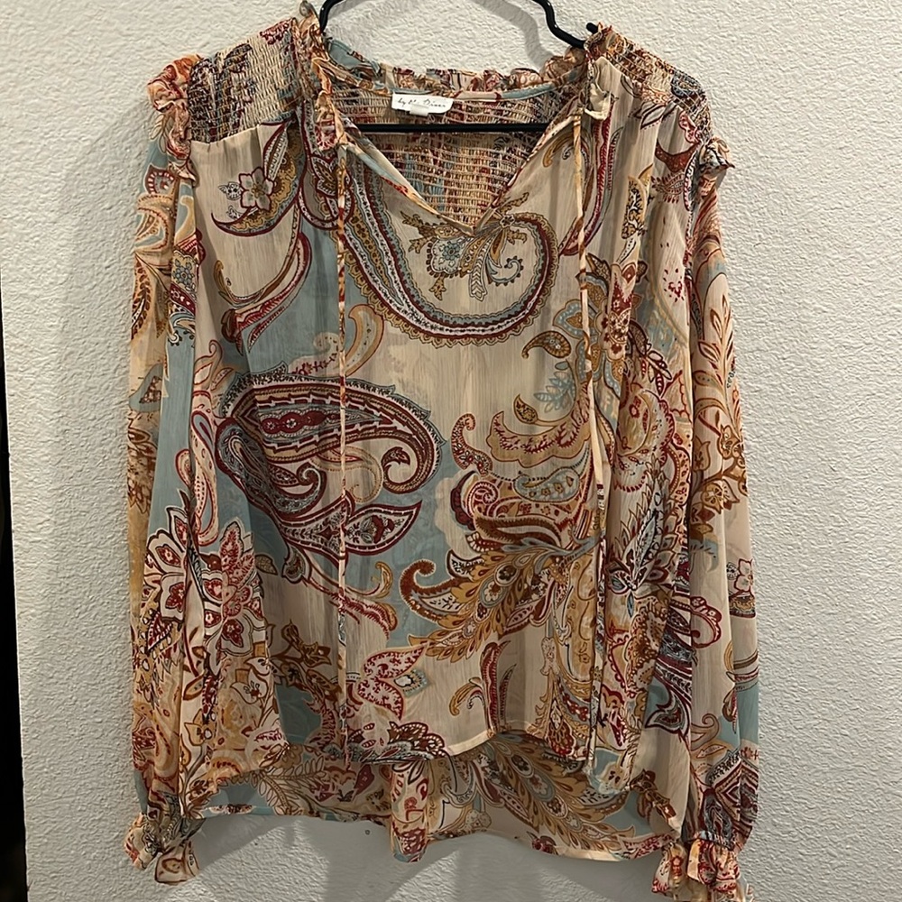 Women’s By The River blouse 💛size Medium